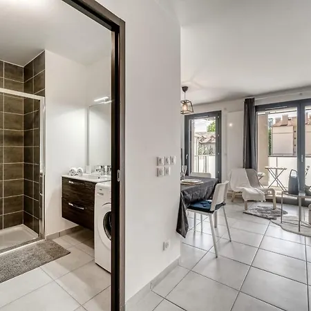 Emergence - Beautiful For 2 People Balcony And Garage Apartment