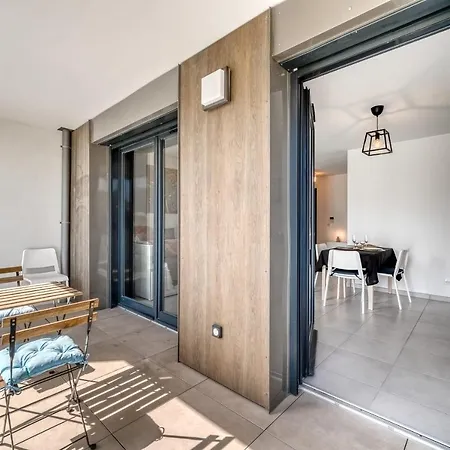 Emergence - Beautiful For 2 People Balcony And Garage Apartamento