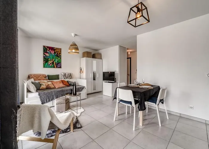 Emergence - Beautiful For 2 People Balcony And Garage Lägenhet